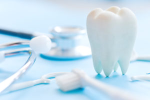 歯と治療器具