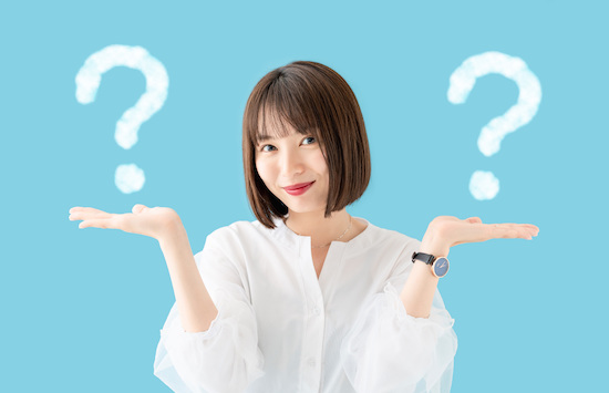 歯科衛生士と歯科助手を比較する女子